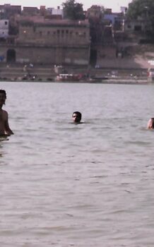 【海外旅行】インド旅行　聖地バラナシ　ガンジス川で泳いで痛い目にあった話