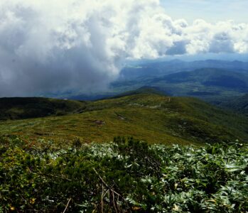 【登山】栗駒山 色づき始めの紅葉 いわかがみ平 中央登山口